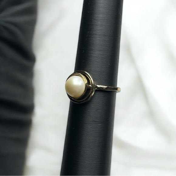 Gold Pearl Ring - Picture 2 of 5